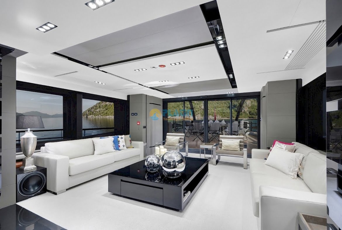 Motoryacht Charter Rent Motor Yacht